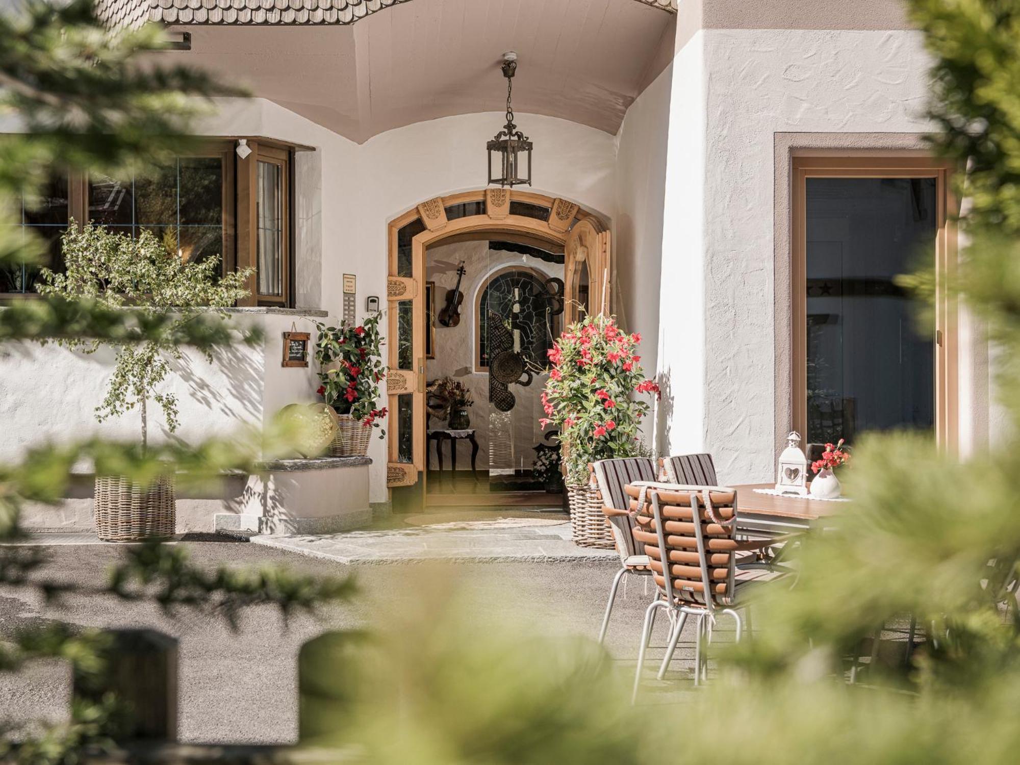Apparthotel "Landhaus Veronika" Mayrhofen Eksteriør bilde