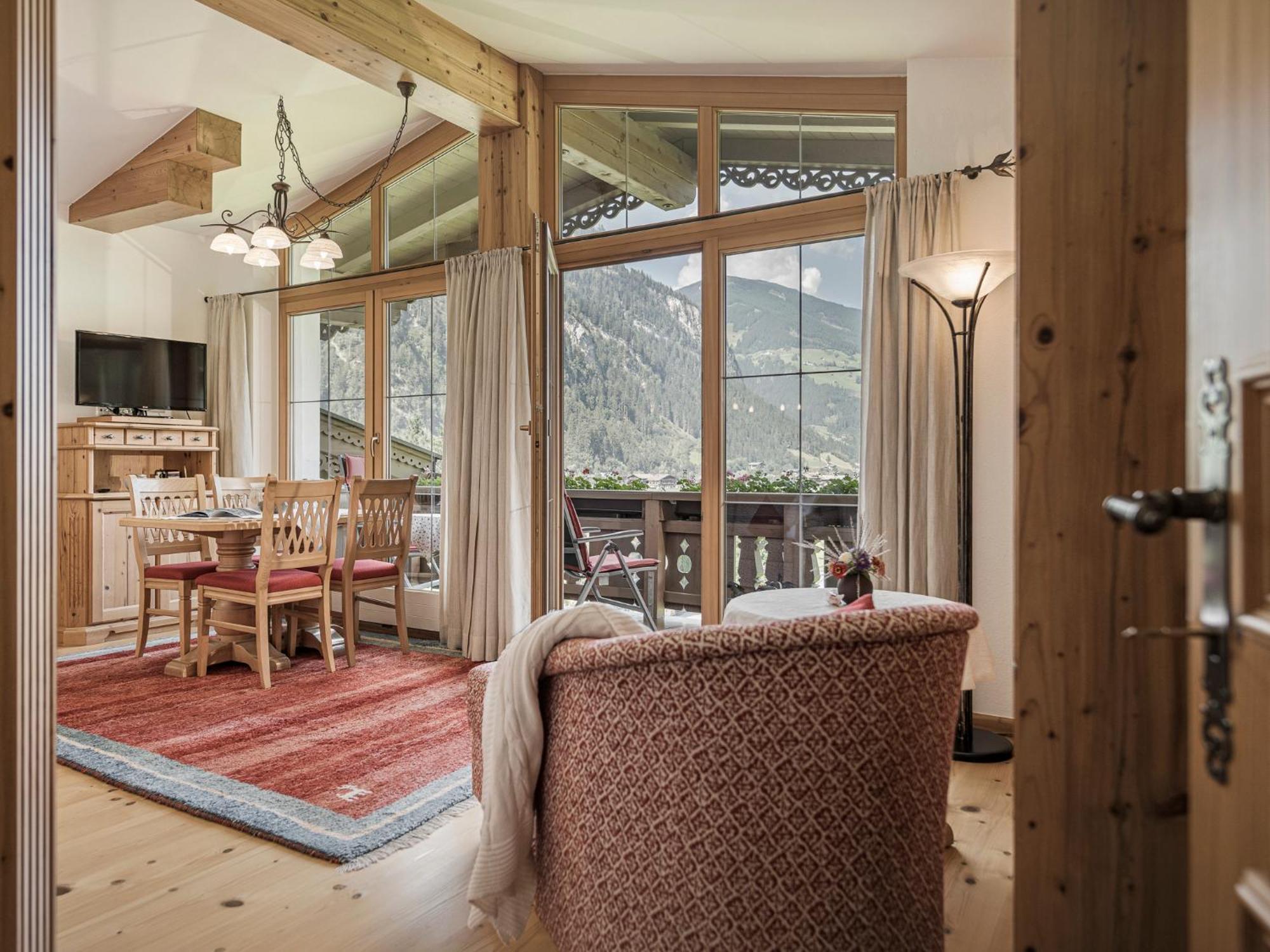 Apparthotel "Landhaus Veronika" Mayrhofen Eksteriør bilde