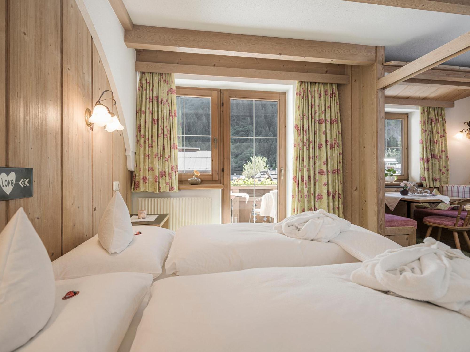 Apparthotel "Landhaus Veronika" Mayrhofen Eksteriør bilde